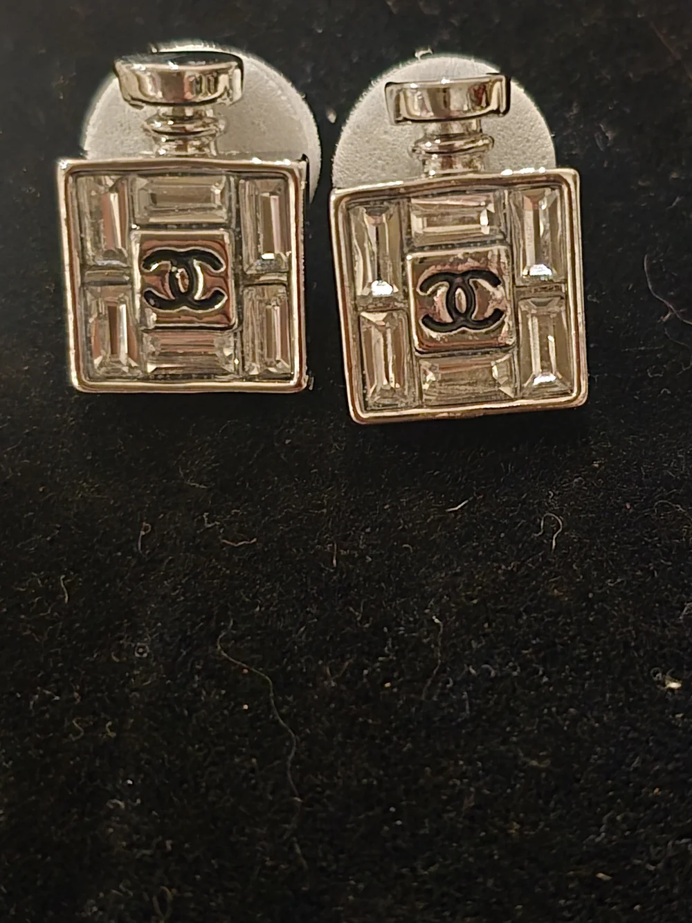 CHANEL elegant gold